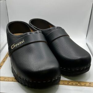 Women Gevavi Black Clogs